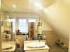 großes Badezimmer OG